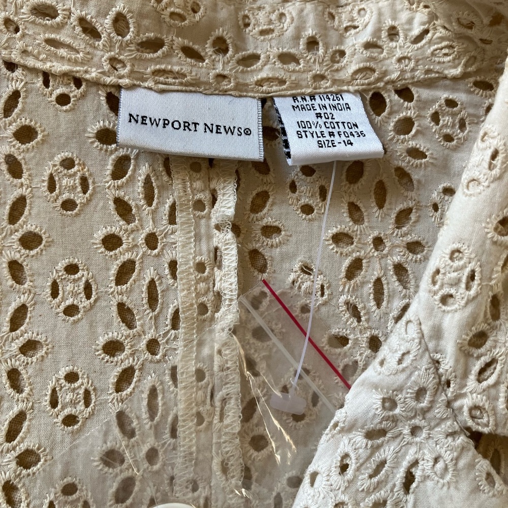 Elegant Cream Lace Women's Jacket - Picture 2 of 5